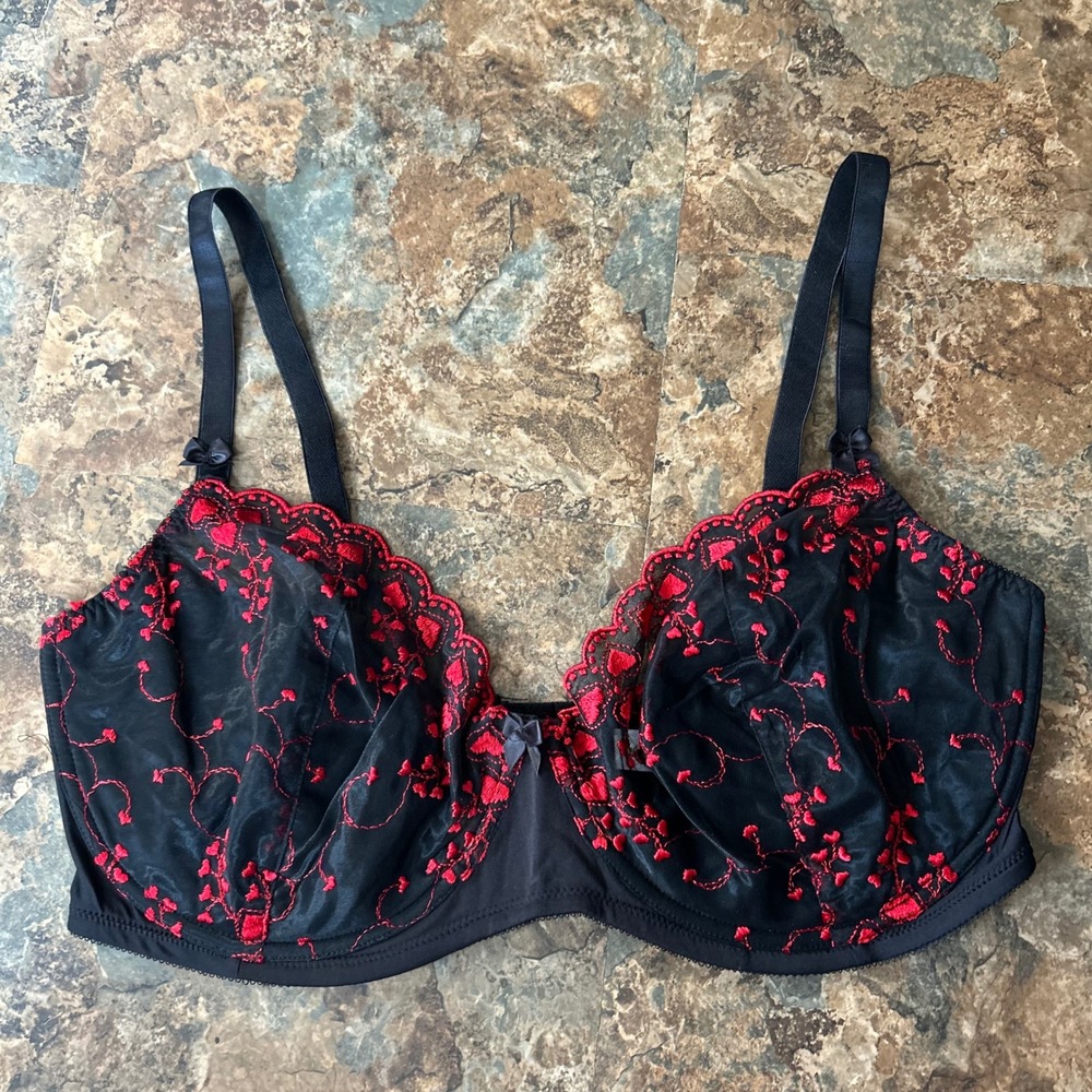 Vintage Ashley Stewart Lightly Lined Bra Womens Size 44DD Black Red Floral Lace